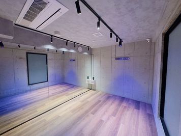 【✨NEWOPEN✨】小岩駅シャポーから徒歩4分☆SNS映え☆ダンス・ヨガ・撮影に最適なスタジオ☆高さ2ｍの鏡☆個人練少人数 - Dubwayレンタルダンス小岩