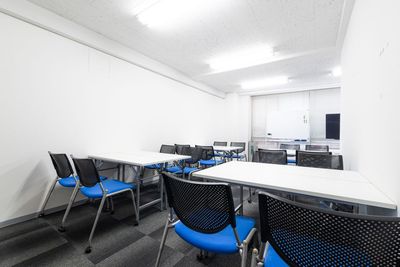 【新宿東南口徒歩30秒】新宿東南口貸し会議室(最大21名着席) 【新宿東南口徒歩１分】新宿東南口貸し会議室（最大19名収容）の室内の写真