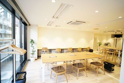 ラウンジ　様々なデスク、チェアを楽しめます♪ - 勉強カフェ大井町スタジオ 【自習やお仕事に最適♪】勉強カフェ大井町スタジオの室内の写真