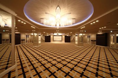会場全景 - アパホテル＆リゾート〈東京ベイ潮見〉宴会場の室内の写真