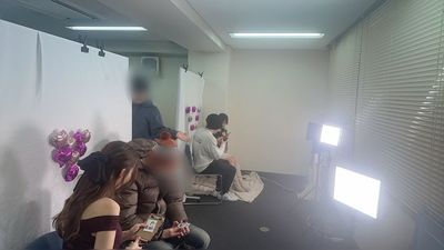 アイドルの特典会の様子 - SMG/ 四ツ橋・近商ビル ＳＭＧ貸し会議室近商ビル7階A室（展示会・パーティープラン）の室内の写真