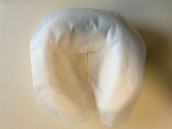 使い捨て枕カバー（十字切込みタイプ） - レンタルサロンPixel柏の設備の写真