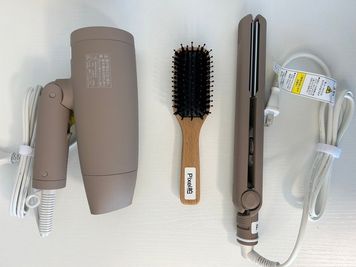 ドライヤー、ストレートアイロン、ヘアブラシ - レンタルサロンPixel柏の設備の写真