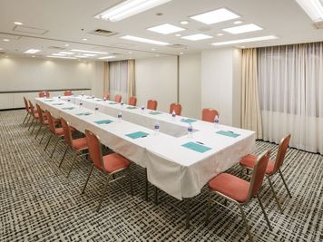 【ホテル内の会議室】事前レイアウト変更対応可能！少人数の会議や講演会におすすめです。 - ホテルマイステイズプレミア成田内　貸会議室