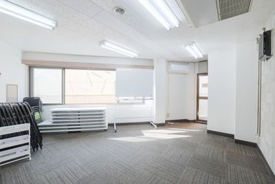 レイアウト自由に出来ます！ - 【東京神田】 駅近貸会議室　 駅近、利便性の良いレンタルスペース　２の室内の写真