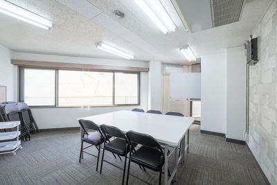 小規模での懇親会などに！ - 【東京神田】 駅近貸会議室　 駅近、利便性の良いレンタルスペース　２の室内の写真