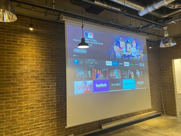 プロジェクター - Kyoto Guesthouse HIVE HIVEマルチラウンジ🔥 🎥　Kyoto の設備の写真