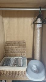 クローゼットにハンガーと
有料のタオル、ペーパーシーツあります。 - rental saron B&H rental saron  B&Hの設備の写真
