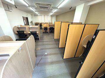 集中できるワークスペース - 勉強カフェ神戸三宮駅前駅前スタジオ 勉強カフェ神戸三宮駅前スタジオの（自習や作業専用スペース）の室内の写真