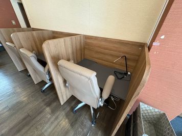 勉強カフェ神戸三宮駅前駅前スタジオ 勉強カフェ神戸三宮駅前スタジオの（自習や作業専用スペース）の室内の写真
