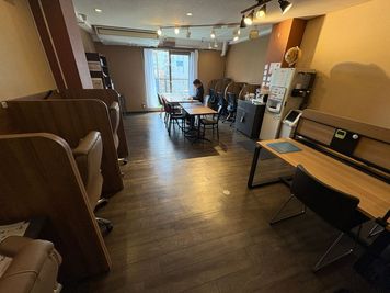 勉強カフェ神戸三宮駅前駅前スタジオ 勉強カフェ神戸三宮駅前スタジオの（自習や作業専用スペース）の室内の写真