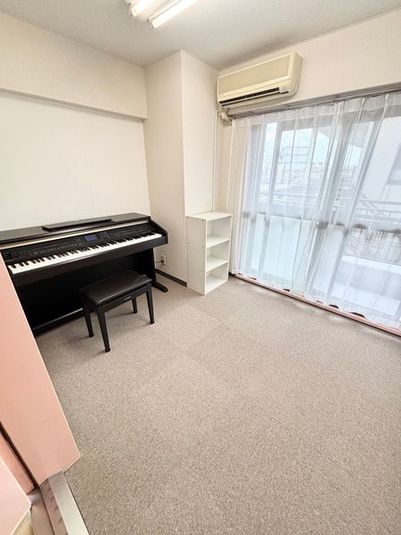 電子ピアノ完備の防音レンタルスタジオ - 音楽教室　トライアングル