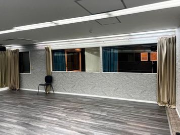 広さ　39.96㎡
利用人数　20~30名
鏡　2面
音響設備、扇風機、空調、Wi-Fi - Studio Movie 四谷の外観の写真