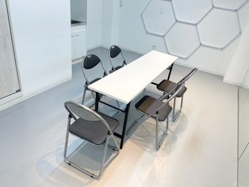 ・会議机1台
・パイプ椅子5脚 - STUDIOFLAG柏1号店の室内の写真