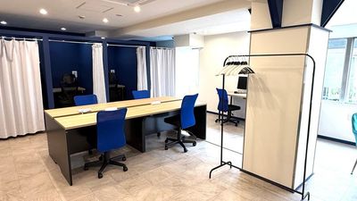 ゆったりとしたスペースで落ち着いてお仕事をしていただけます。 - Hippopot -託児室付きコワーキングスペース- Hippopot コワーキングスペースの室内の写真