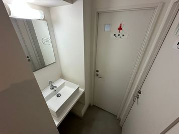 軍艦ビル-303室　新宿・歌舞伎町・駅近1分・職安通り 新宿・歌舞伎町・駅近1分・職安通り・軍艦ビル-303室の室内の写真