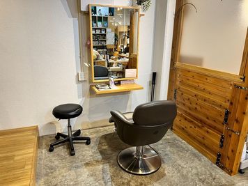 minoriba_旭橋駅久米一丁目店 レンタルサロン　メイクスペースの室内の写真