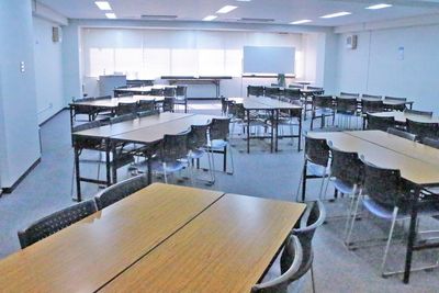 心斎橋・堀江・アメ村エリア!駅から徒歩30秒!同ビル内に複数会場、展示会やパーティー等に最適。夜間格安、無料備品も充実。 - SMG/ 四ツ橋・近商ビル