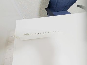 電源タップもご用意しております。 - テレワークスペースD303 梅田テレワークスペースD303の設備の写真