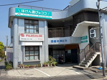 駐車場この広場に１台
裏に１台ございます - レンタルスペースBB おしゃれ空間【レンタルスペースBB】の外観の写真