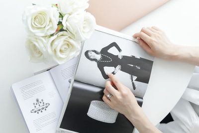 自然光にて撮影（本・花はスタジオ備品） - 代々木スタジオ 代々木公園駅・代々木八幡駅/自然光あふれる撮影スタジオの設備の写真