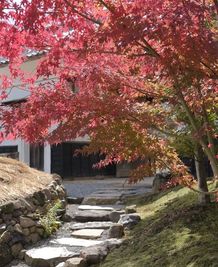 旅館 土と糸 麻績村レンタル古民家の室内の写真