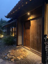 旅館 土と糸 麻績村レンタル古民家の入口の写真