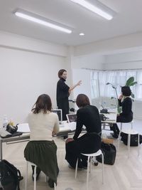 ６名程度のセミナーや講座にもご使用いただいています。
（カメラセミナー・メイクセミナー・カラー診断など） - 代々木スタジオ 代々木公園駅・代々木八幡駅/自然光あふれる撮影スタジオのその他の写真