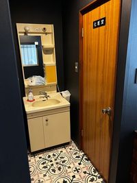 洗面室とトイレ - superior annex レンタルサロンSAの室内の写真