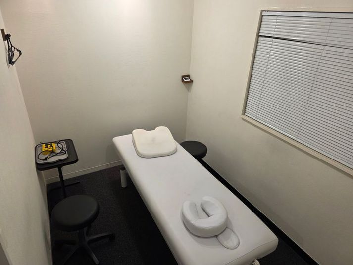 ・清潔感溢れる空間でゆっくり施術出来ます。 - minoriba_渋谷三丁目徒歩橋店　 レンタルサロン　エステスペースの室内の写真