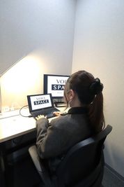 VORT SPACE 茅場町 ７階　個室ブースNo.2（外部モニター付）の室内の写真