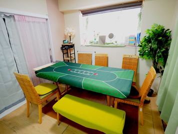 カードゲーム用のゲームマットもご用意しております。（ゲーム中飲食される場合はさらにランチョンマットを上に敷いてお使いください。） - スペースボン スペースボン　上前津 Gemini の設備の写真