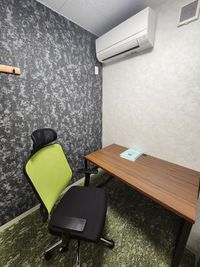 阪神西宮駅徒歩約2分・急なデスクワークに、勉強部屋に、Webミーティングに、完全個室のワークスペース♪ - URI OFFICE