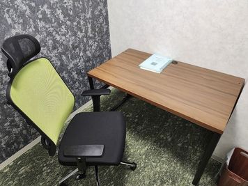 URI OFFICE URI OFFICE 403号室（デスク付き作業スペース）の室内の写真