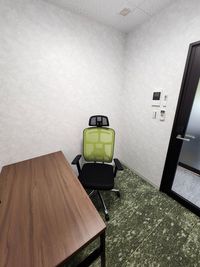 URI OFFICE URI OFFICE 402号室（デスク付き作業スペース)の室内の写真