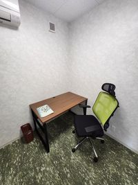 URI OFFICE URI OFFICE 402号室（デスク付き作業スペース)の室内の写真