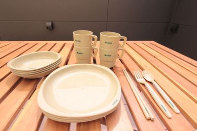 無料貸し出し
調理器具一式
・包丁、まな板、万能バサミ、トング、ピーラー、
食器一式
・プレート、スープボウル、コップ、箸、スプーン、フォーク

 - 芝生付屋上 CAFE/BBQ🌈 【ガーデンテラスsumika】 西明石駅  お昼に屋上でゆったり  一人 800円/時間  4名の室内の写真