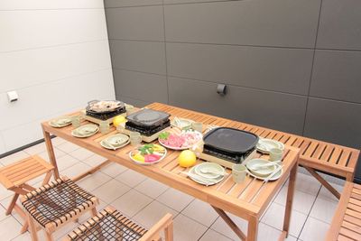 芝生付屋上 CAFE/BBQ🌈 【ガーデンテラスsumika】 西明石駅  お昼に屋上でゆったり  一人 800円/時間  4名の室内の写真