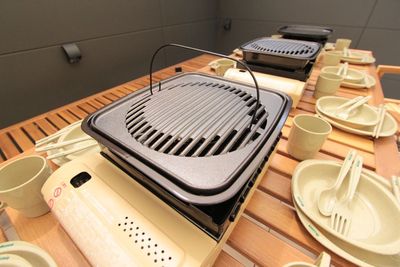 芝生付屋上 CAFE/BBQ🌈 【ガーデンテラスsumika】 西明石駅  お昼に屋上でゆったり  一人 800円/時間  4名の室内の写真