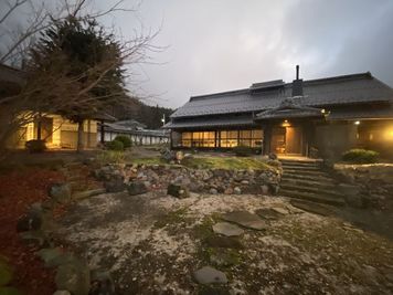 旅館 土と糸 麻績村レンタル古民家の室内の写真