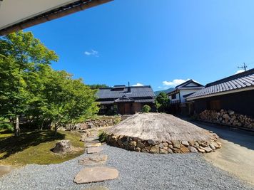 中庭 - 旅館 土と糸 麻績村レンタル古民家の外観の写真