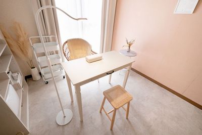 ネイル用テーブル - レンタルサロンMINI町田 完全個室のレンタルサロンMINI（ミニ）町田の室内の写真