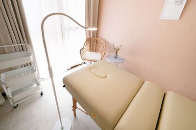 フェイシャル&ネイル用のライト - レンタルサロンMINI町田 完全個室のレンタルサロンMINI（ミニ）町田の室内の写真