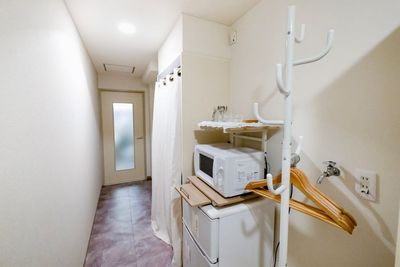 入り口付近にハンガーラックがあります - レンタルサロンMINI自由が丘 完全個室のレンタルサロン-MINI（ミニ）自由が丘の室内の写真