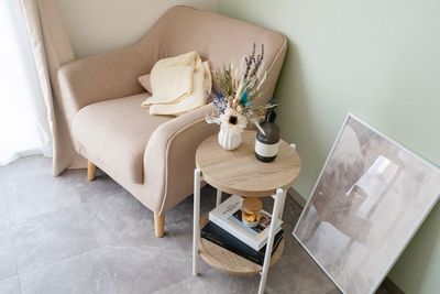 カウンセリング用のソファ（撮影でも利用可能です） - レンタルサロンMINI自由が丘 完全個室のレンタルサロン-MINI（ミニ）自由が丘の室内の写真