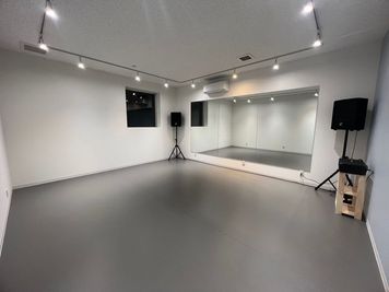 完全防音室を備えたリノリウム使用のレンタルスタジオスペースです！バンドやダンス練習、教室など様々なご利用にどうぞ！ - レンタルスタジオ、コミュニティスペース K-Link Space