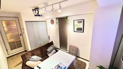 2025年4月の様子②です。テーブルを更新しています。 - グッドワン【おうちスペース】京都市役所駅前店 グッドワン京都満喫ルーム　未成年🆗防犯カメラ🈚️出入り🆓の室内の写真