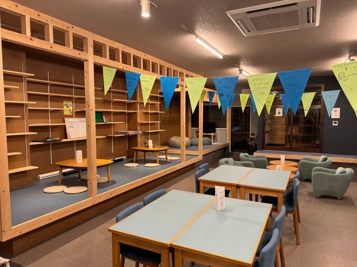 みんなの公民館まる　１Fラウンジ - みんなの公民館まる