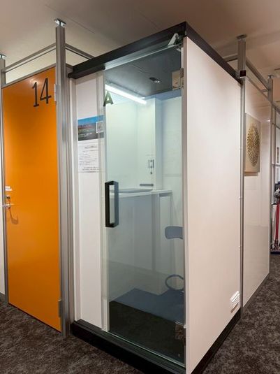 1人用の個室です。Wi-Fi完備のため、zoom会議などに最適です！ - 西新宿ライズオフィス【UNO】 西新宿ライズオフィスUNO　―テレワークブース【B】―の外観の写真