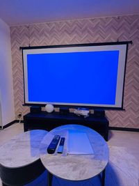 この画面になったら電源ボタン→再起動押してください🥺 - 小倉駅近レンタルスペース　KCハウス　 2フロア✨ダイニングルーム🤍シアタールーム小倉🤍のその他の写真